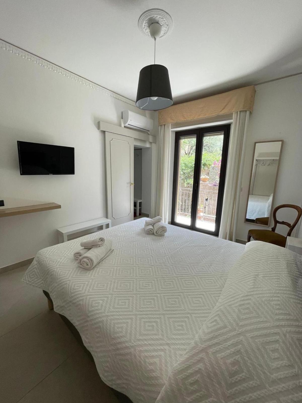 Mira Taormina Rooms Buitenkant foto